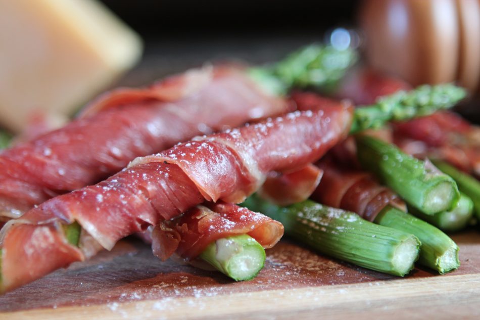 Roasted Asparagus Wrapped in Prosciutto
