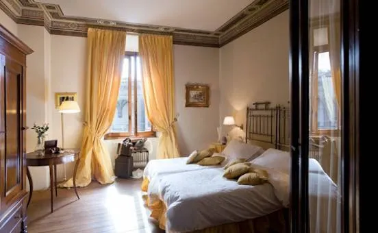 Splendidly furnished with antiques Apartment Lorenzo