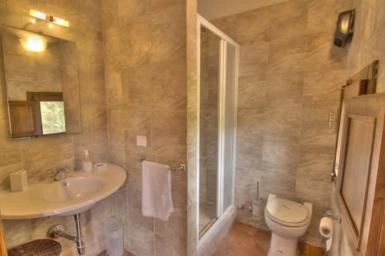 Luciano Bathroom