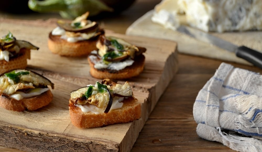Crostini con Melanzane Grigliate e Pecorino – How to Make it